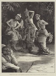 Burmesische Ballettmädchen, wie sie vor dem Vizekönig von Indien in Rangun auftraten